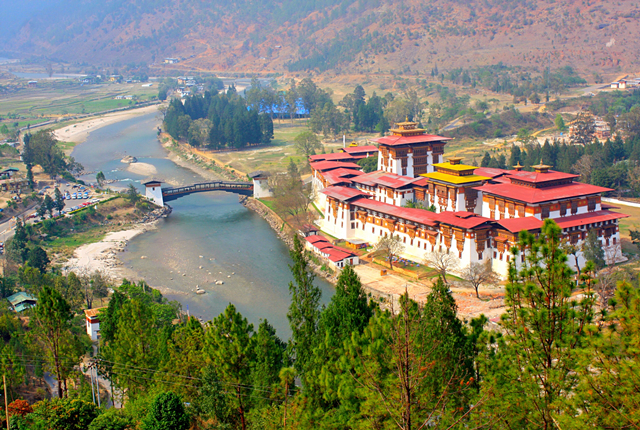 Bhutan Dzong scenery 布丹 風水師父玳瑚師父 Singapore Feng Shui Master Dai Hu Review Residential House Feng Shui Office Feng Shui